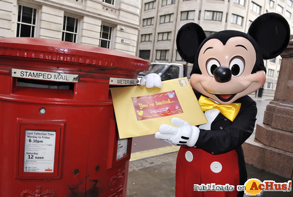 /public/fotos2/Mickey-invitando-por correo.jpg